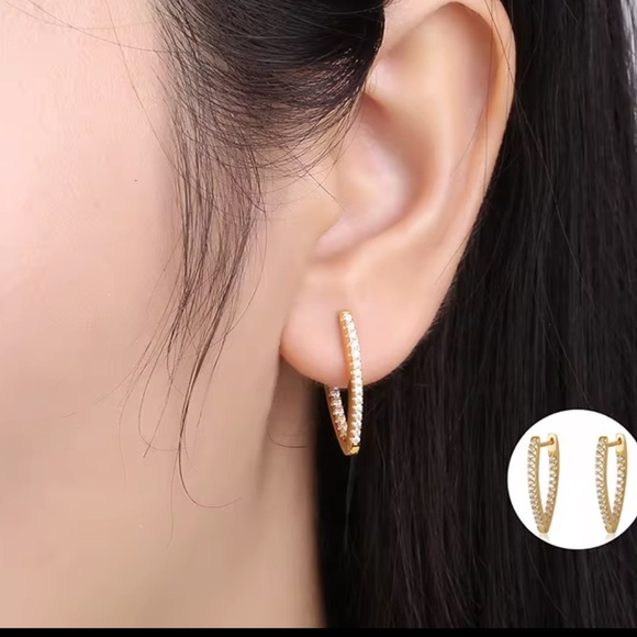 925 Sterling Silver Gold plated Crystal CZ Oval Hoop Earrings - Picture 2 of 5